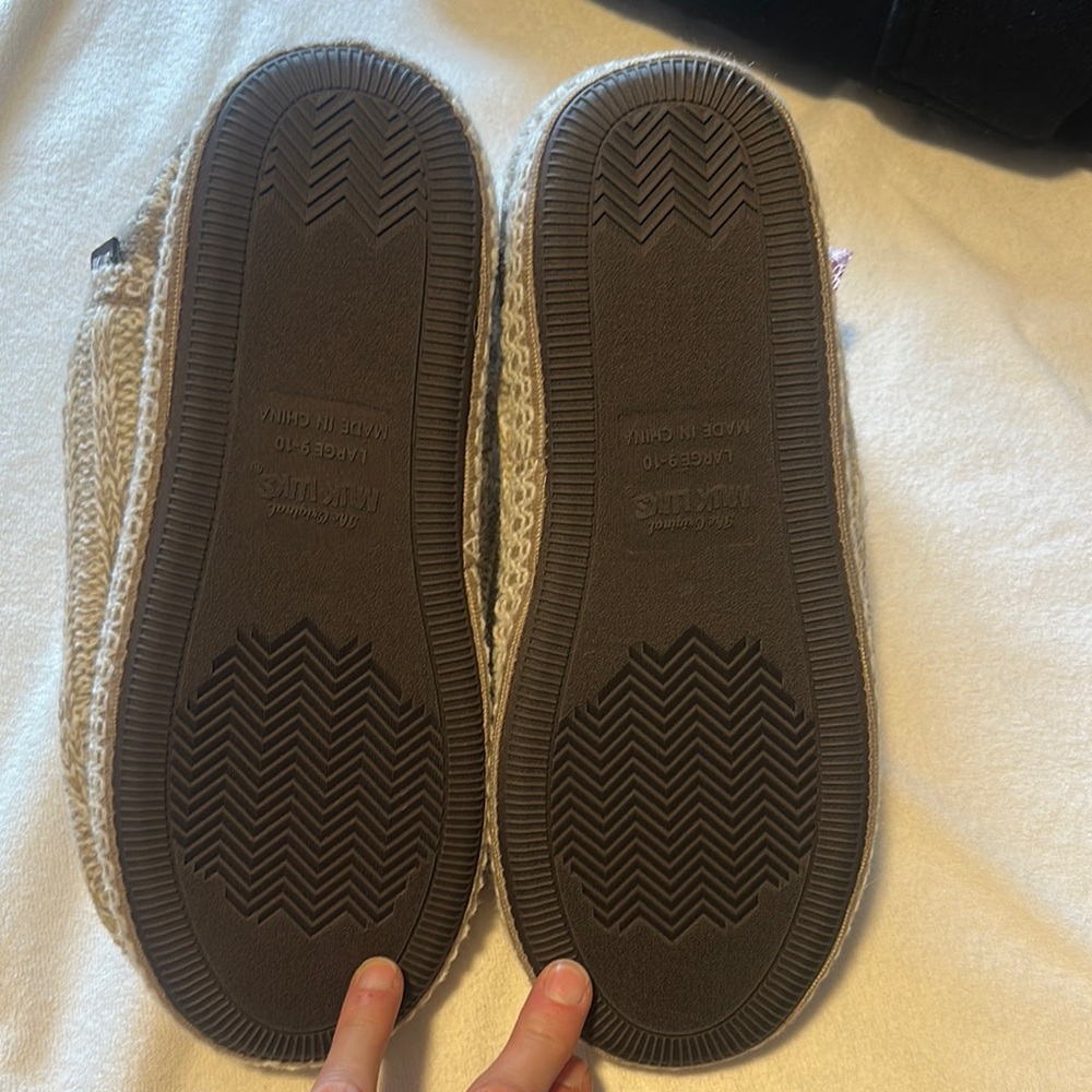 Muk Luks Women's Knit Slippers - Picture 3 of 3